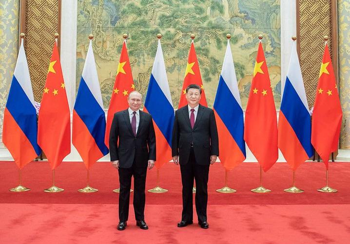 视频丨习近平同普京在主观礼台出席红场阅兵式